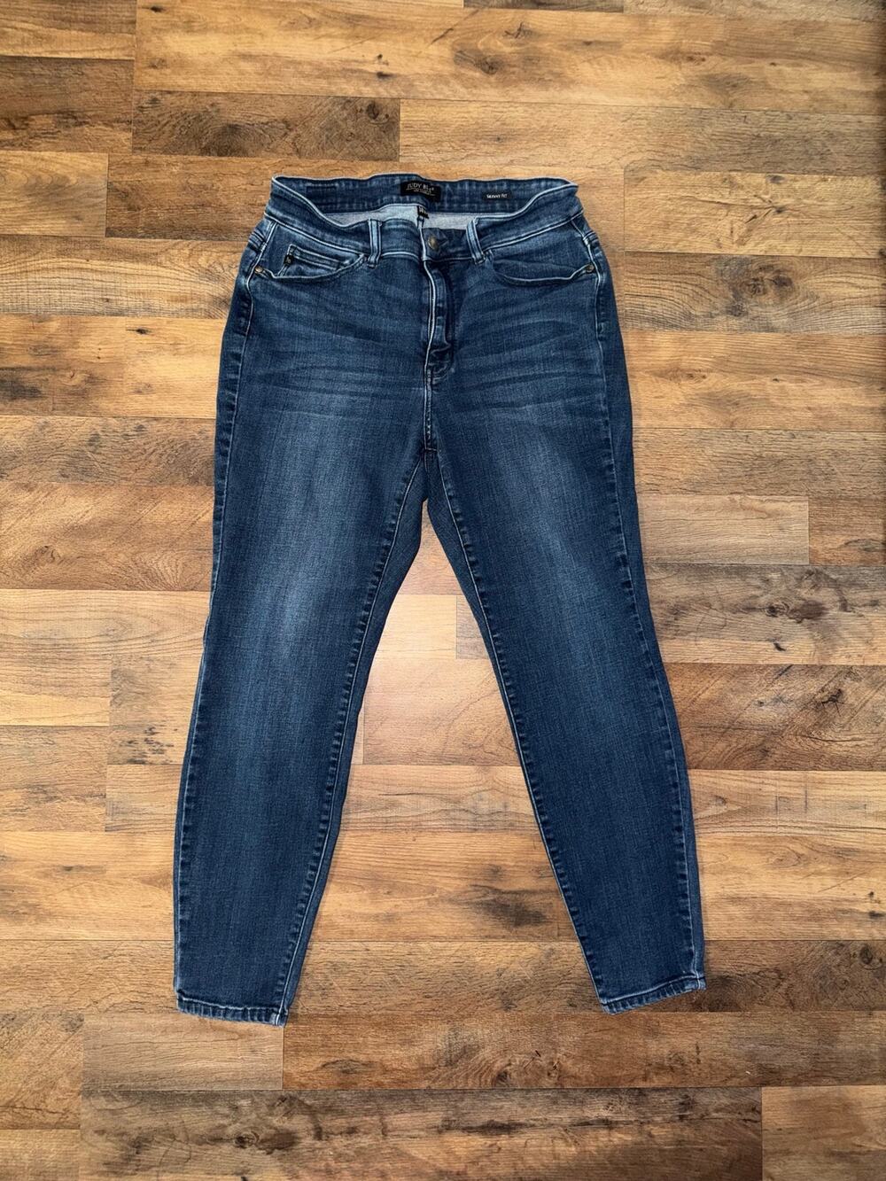 Judy Blue women’s skinny fit blue jeans